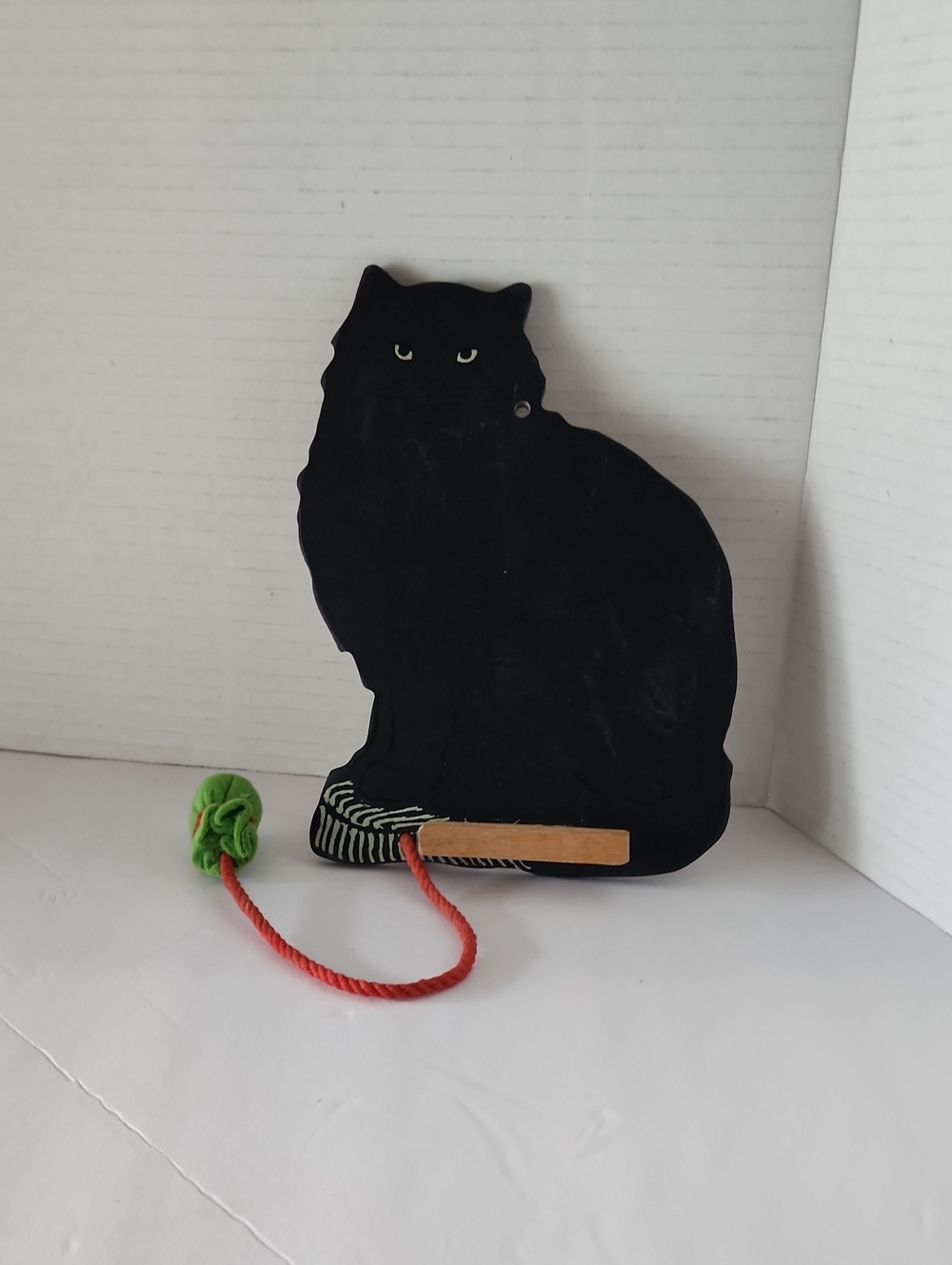 Black Cat Wall-Mounted Cat Blackboard with Red Rope and Green Ball As An Eraser